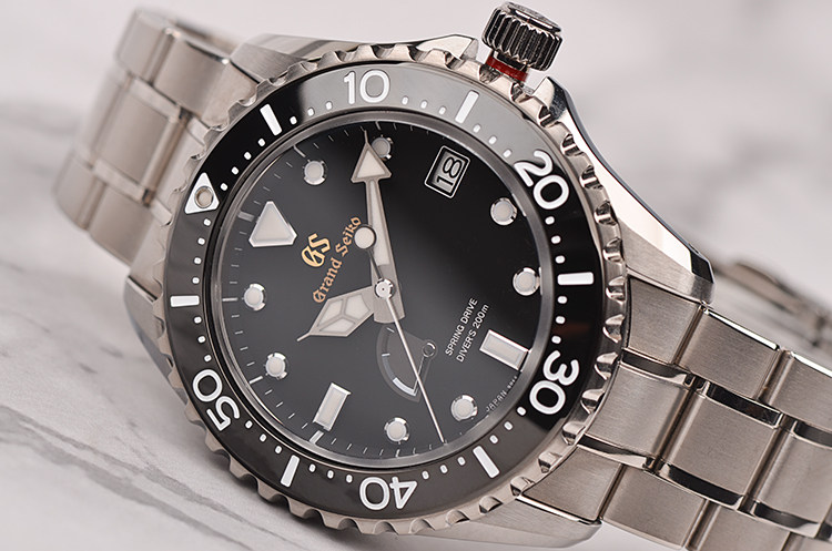 已售出【98新】精工Spring drive钛合金大三针动显日历男表SBGA231G全套