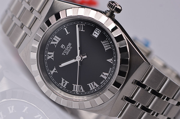 已售出【国行全新】帝舵皇家系列黑面大三针日历自动钢带女表M28400全套