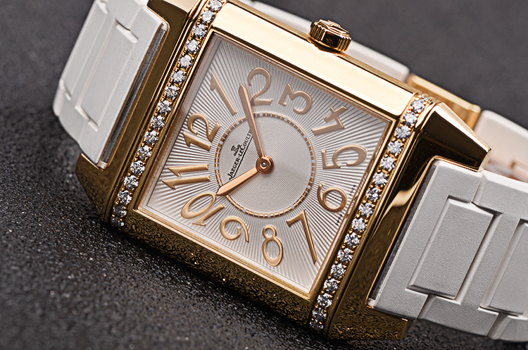 已售出【97新】积家翻转面黄金镶钻胶质链带石英女表Q7031720