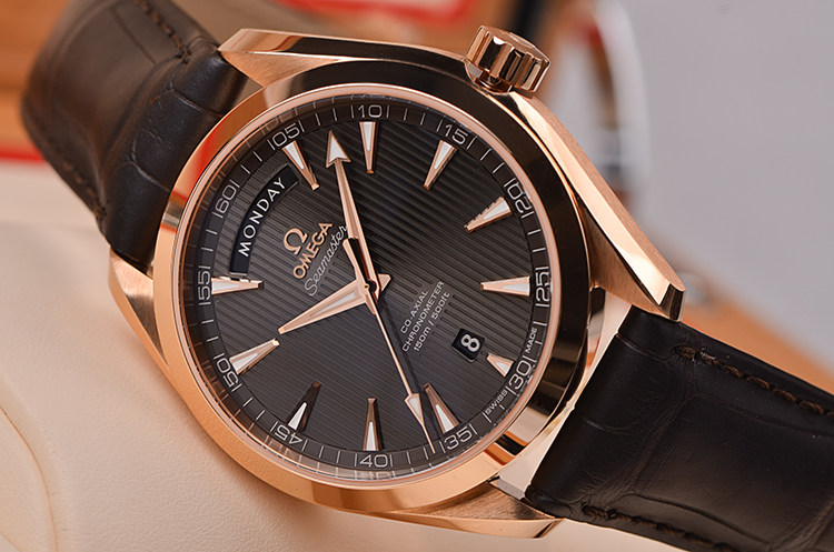 已售出【未使用品】欧米茄海马玫瑰金双历自动男表231.53.42.22.06.001