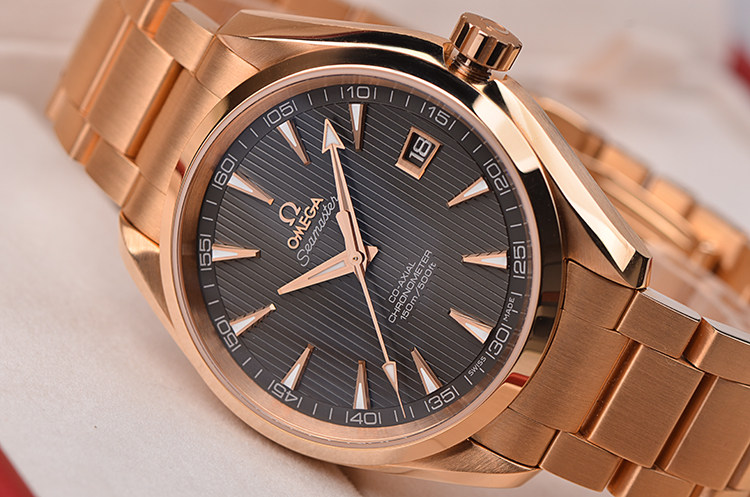 已售出【未使用品】欧米茄海马玫瑰金自动男表231.50.42.21.06.001