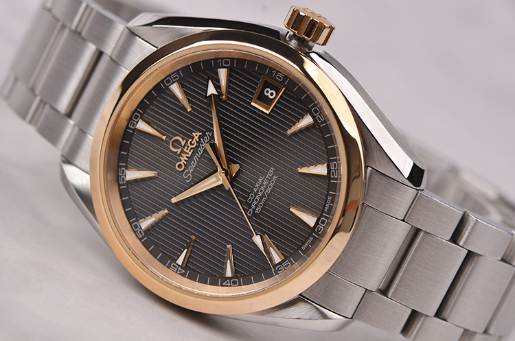 已售出【98新】欧米茄海马黄金及钢大三针日历男表231.20.39.21.06.004