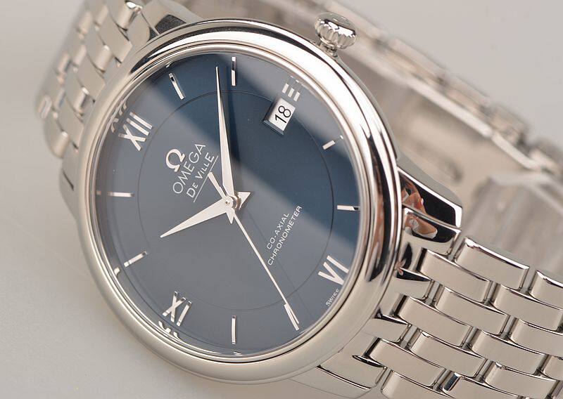 已售出【97新】欧米茄蝶飞蓝面大三针日历钢带男表424.10.37.20.03.001