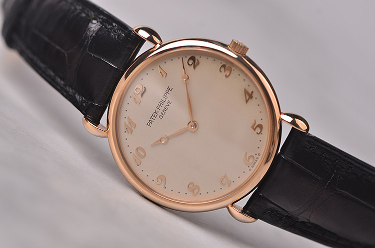 已售出【97新】百达翡丽卡拉卓华玫瑰金两针手上链皮带女表3820R