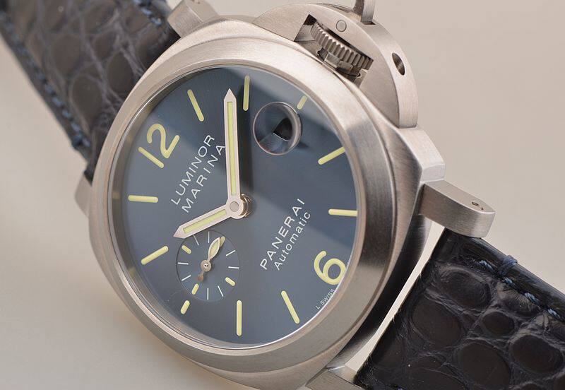 已售出【97新】沛纳海钛合金蓝面小三针日历腕表PAM00282盒证齐全 稀少