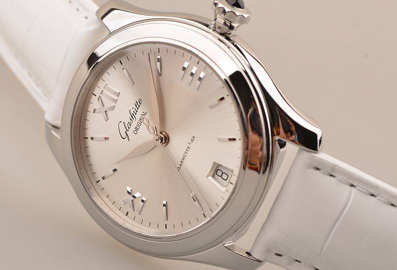 已售出【97新】格拉苏蒂银盘大三针日历自动机械皮带女表39-22-02-02-04