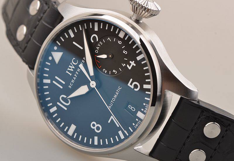 已售出【未使用品】万国大飞黑盘7日链动显大日历折叠扣男表IW500901