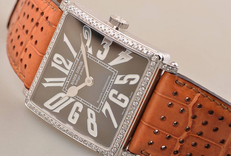 已售出【97新】罗杰杜彼限量28只白金后镶钻黑盘两针自动机械皮带男表