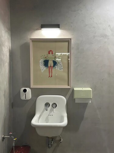 维多利亚陶瓷挂墙式洗脸盆