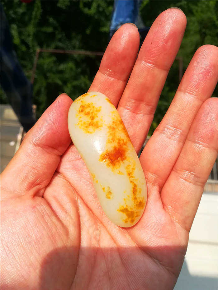 72克新疆和田玉籽料黄皮白玉和田玉籽料原石玩料