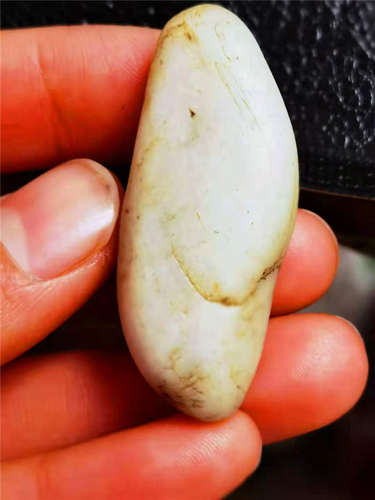 16.1克新疆和田玉籽料直闪石翠青白玉原石（猫眼效应）