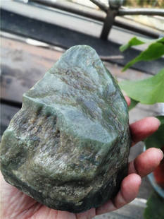 新疆和田玉戈壁料青玉原石