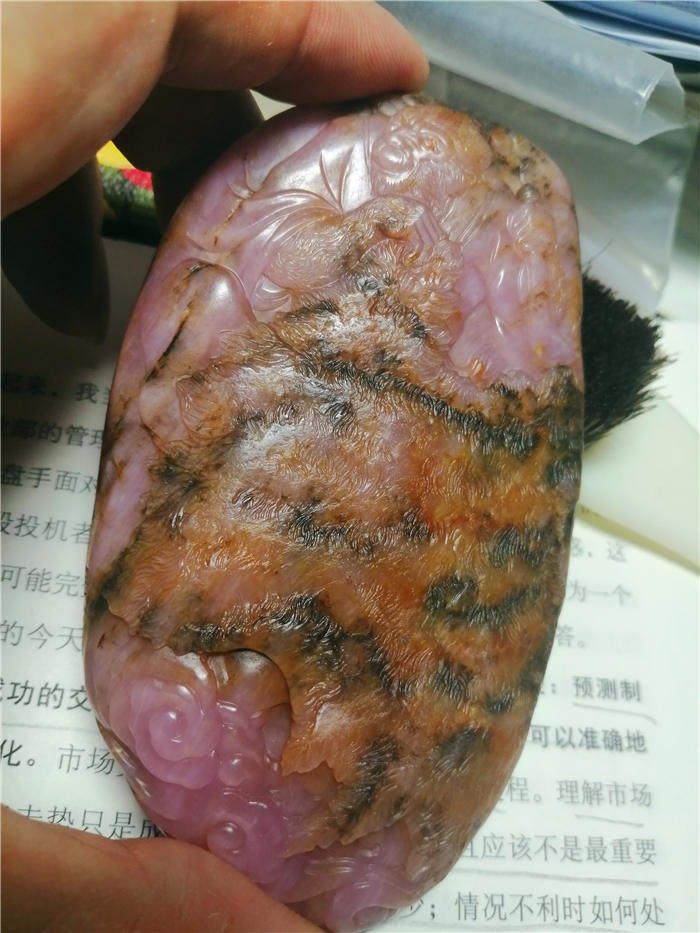 新疆和田玉籽料桃花玉紫罗兰虎皮把件---喜得虎皮裙（李嘉作品）