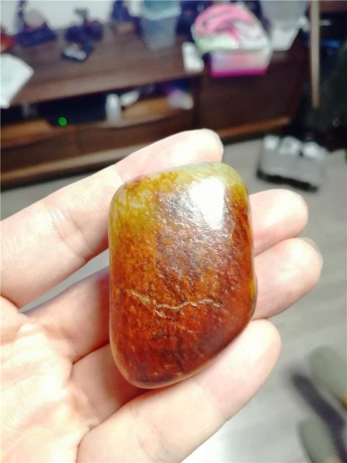 新疆和田玉籽料双面天地红皮青白玉原石玩料