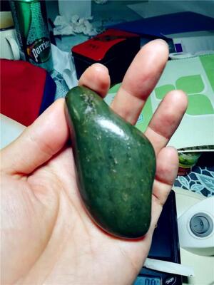 155.3克新疆和田玉籽料沙枣青原石玩料