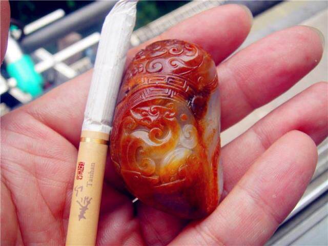 52.5克新疆和田玉籽料红沁皮白玉挂件---府上有龙