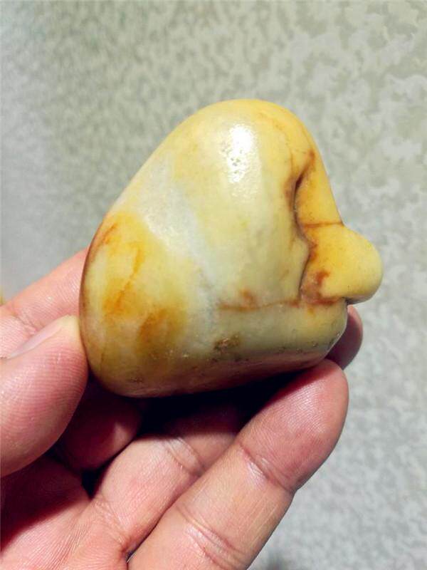 新疆和田玉籽料黄皮和田观赏玉----人物头像