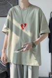 T1605P25港风男加大加肥港风模特男士宽松T恤小爱心印花圆领T恤，男装T恤，星座510A-1