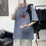 湖蓝色