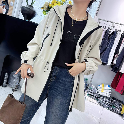 宜语析6562秋加大码风衣外套女