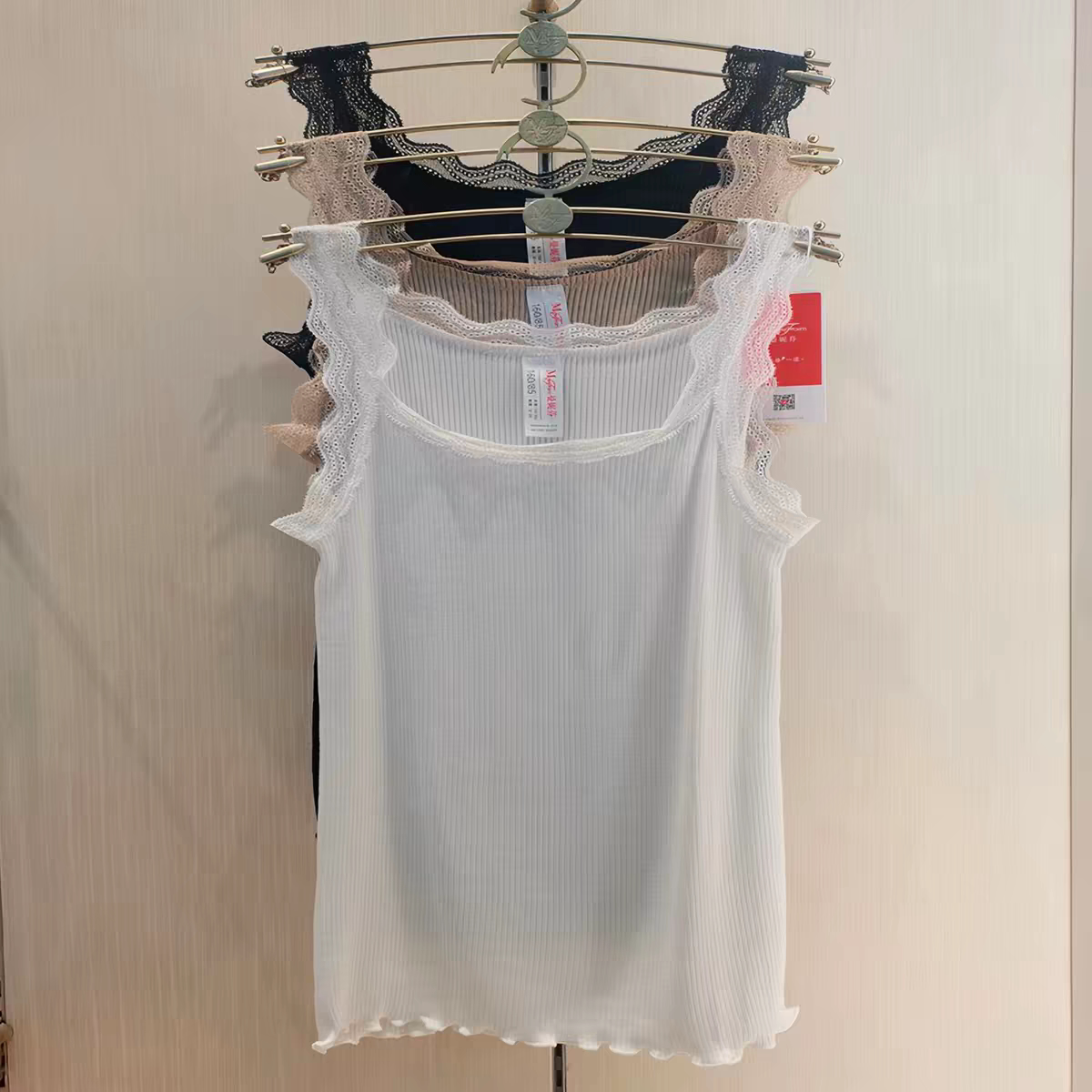 曼妮芬正品女士大圆领针织含蚕丝打底背心20400510