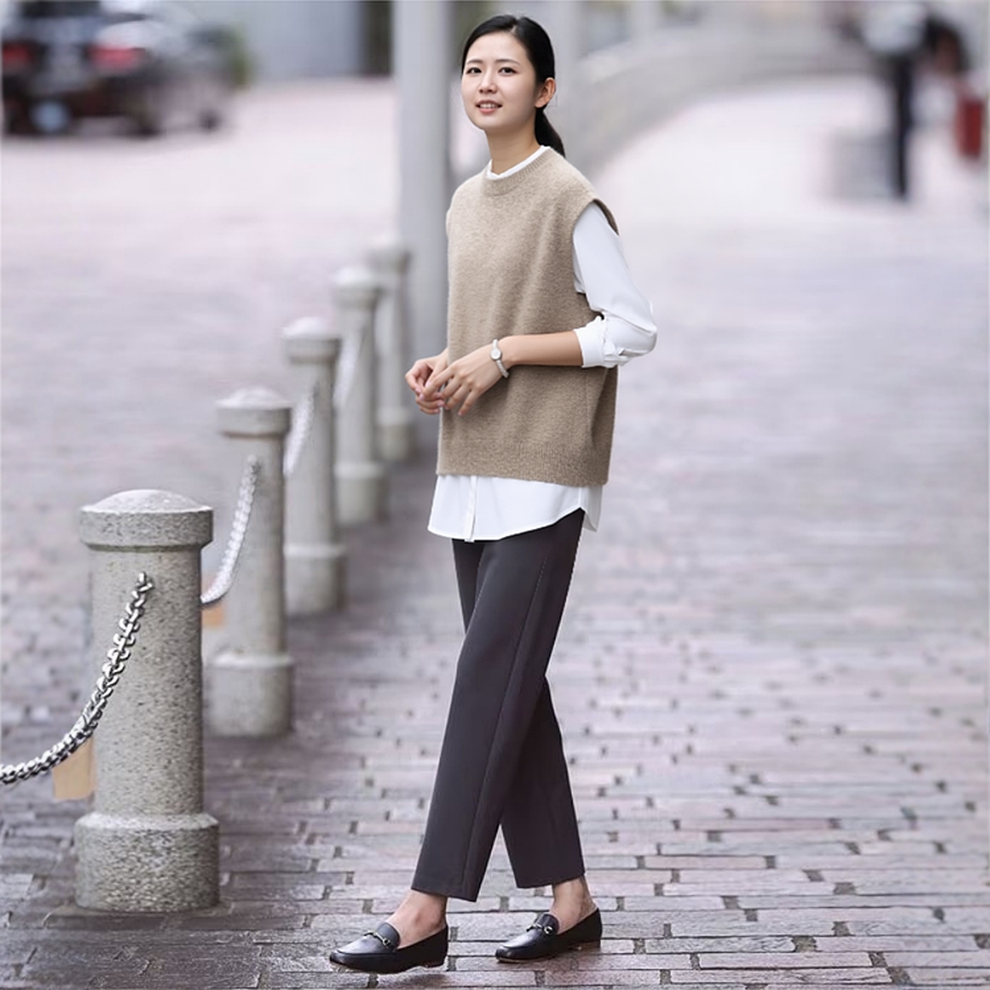 驼色无袖针织上衣羊毛外套马甲背心女外穿时髦洋气2025秋冬季