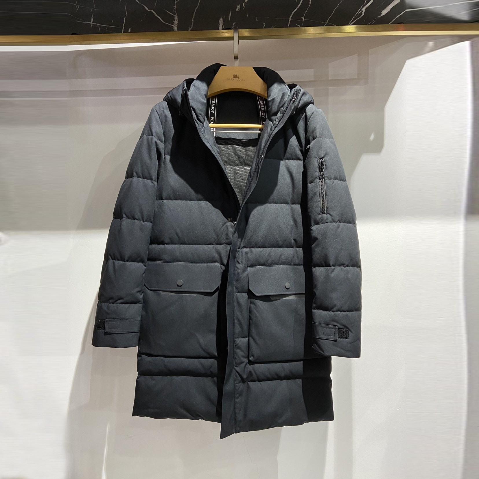 男士羽绒服银泰王府井专柜