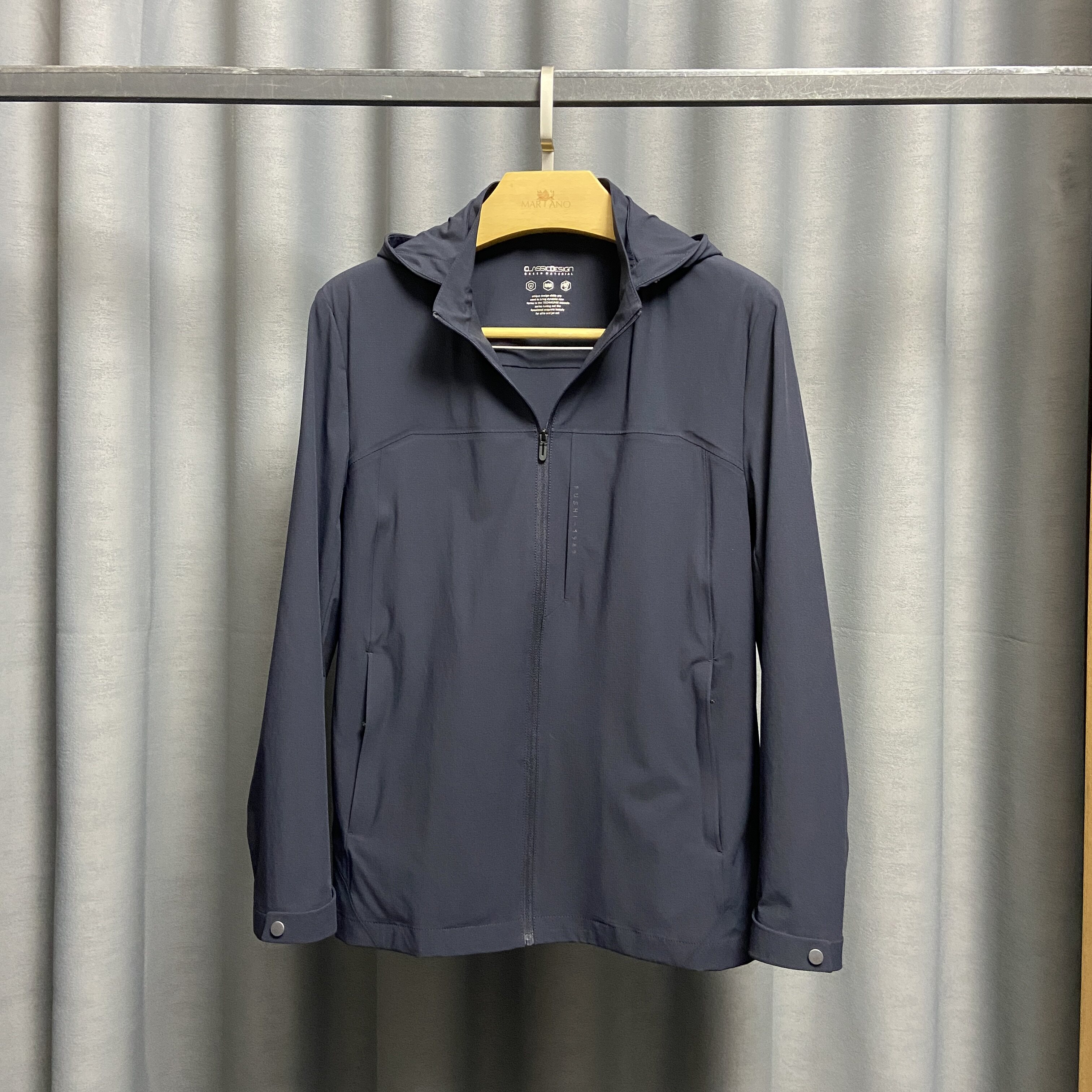 年轻连帽夹克 品牌专柜 高品质春外套 轻薄挺括 短款茄克 春秋款