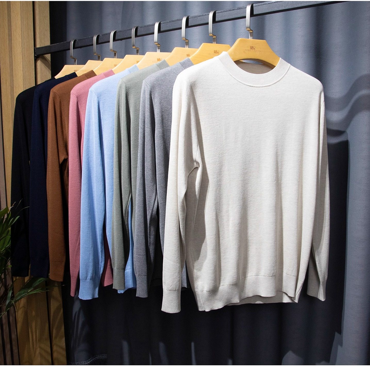 年轻男士卫衣 针织衫 圆领长袖天丝 银泰王府井专柜 春秋男T恤衫