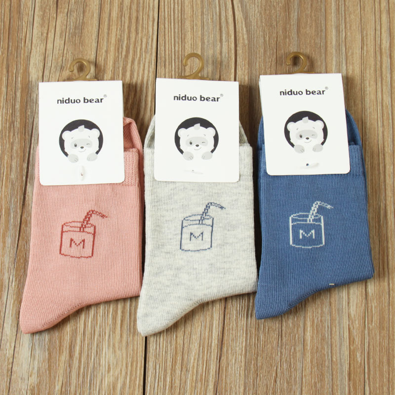 尼多熊新款无骨缝合卡通风学生袜