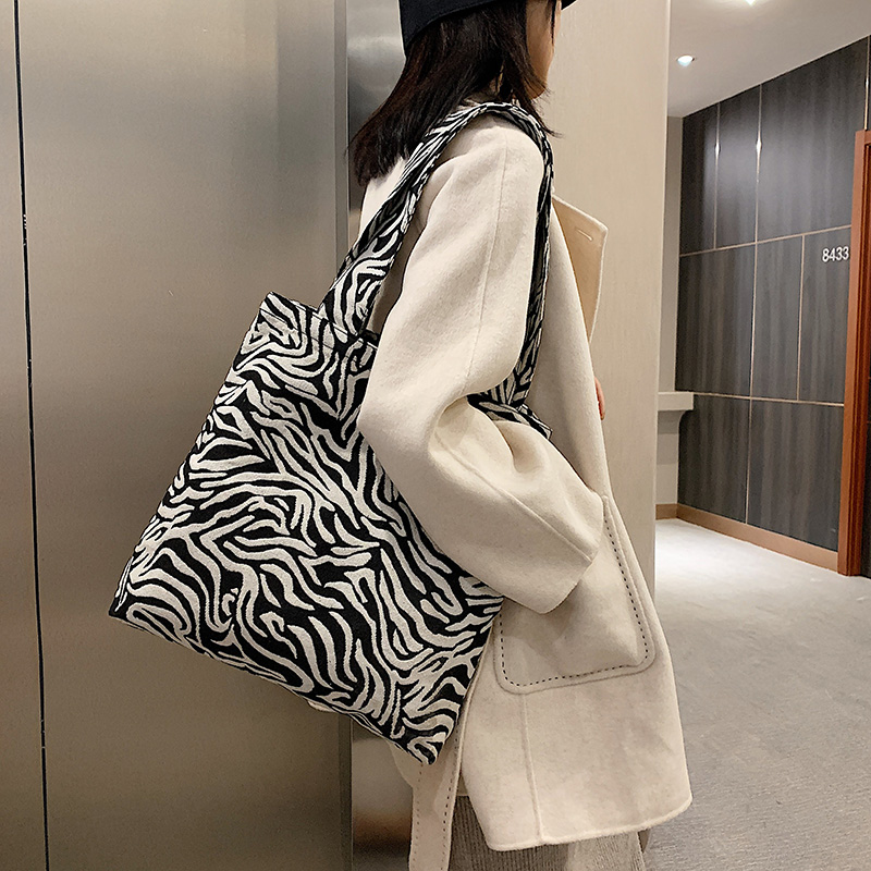 韩国日系慵懒风豹纹帆布托特包