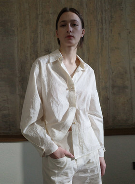 【现货】the dressmaker 26SS 新款单牛角扣褶皱衬衫 DOUBLEBOO