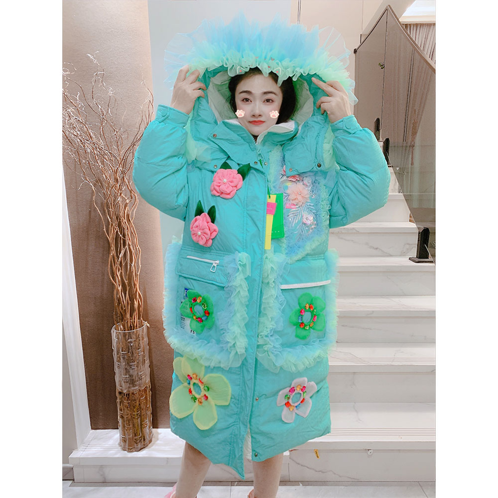 重工镶钻立体花朵中长款羽绒服潮