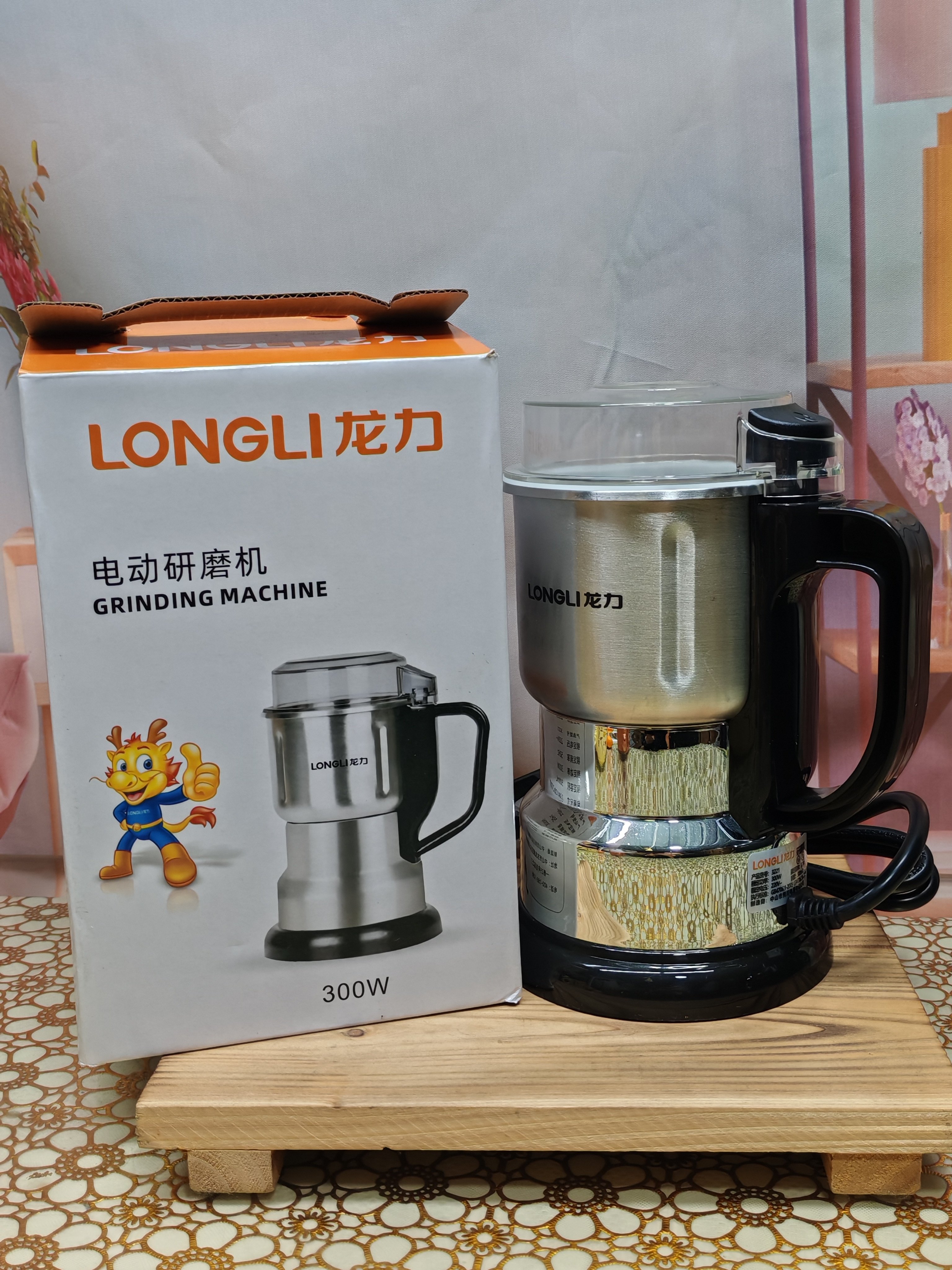 龙力不锈钢研磨机小型家用调料中药材五谷杂粮磨粉机超细粉碎机器