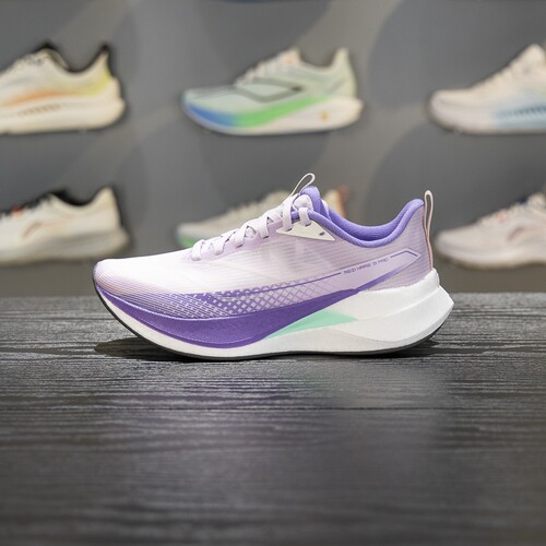 李宁女子跑鞋减震回弹