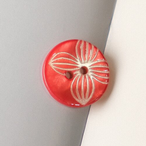 水光珊瑚红贝壳纽扣18mm