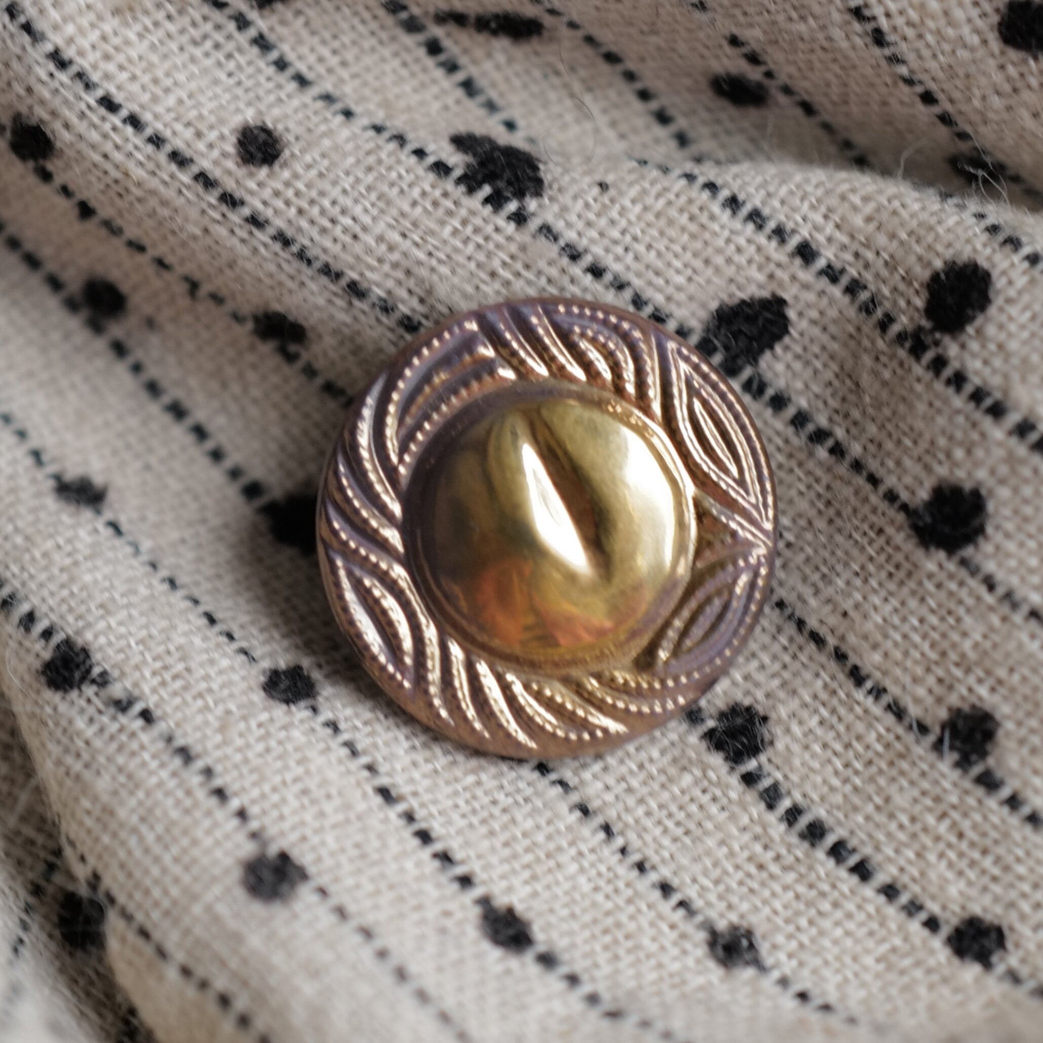 18mm仅1颗德国vintage1940年代金色圆顶抽象叶片边玻璃纽扣