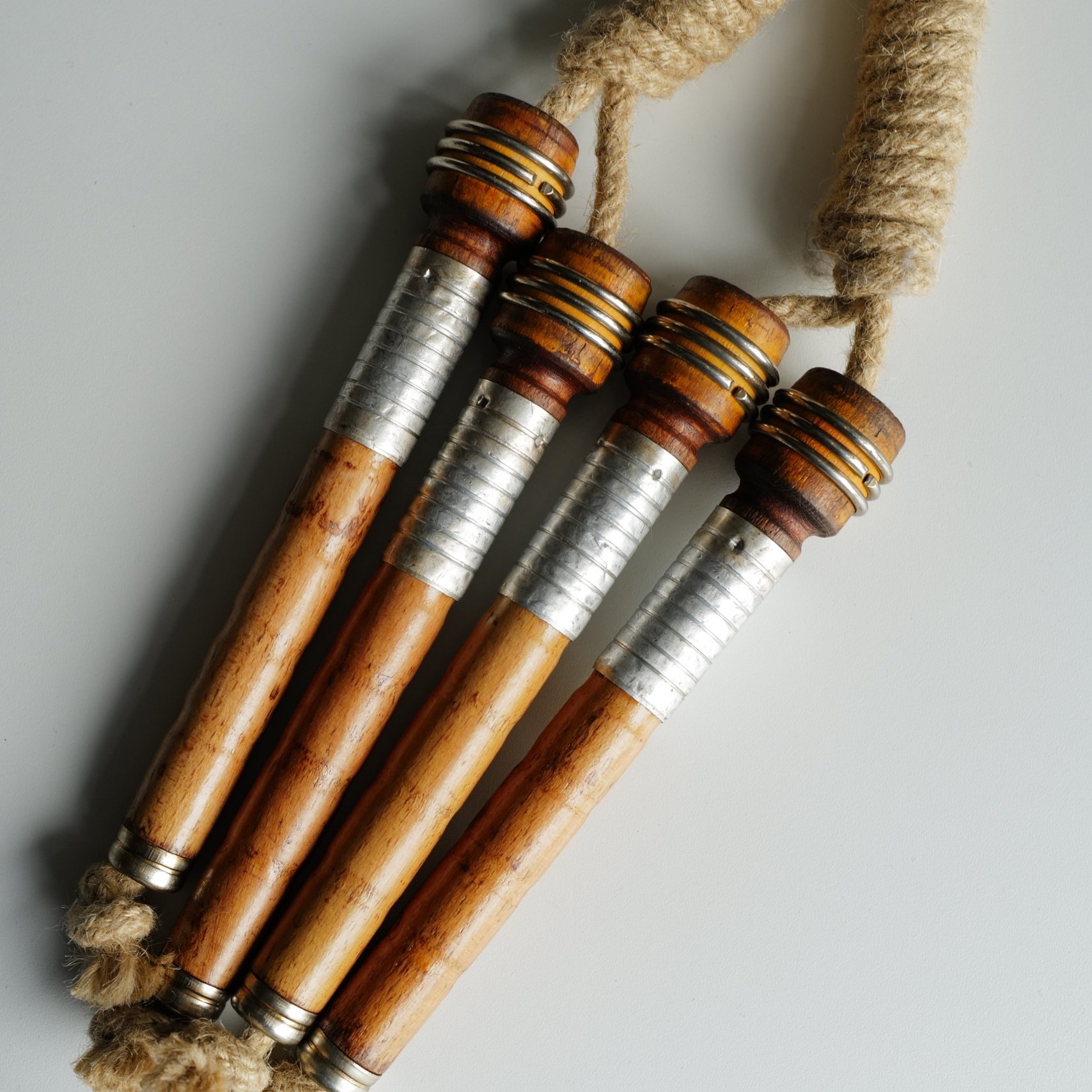 蜂蜜黄色古典跳绳健身礼物