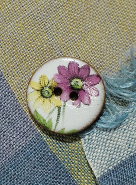 18mm1颗价英国Stockwell白底黄色紫色扶郎花图案手工陶瓷纽扣