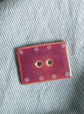 19mm×15mm一颗价英国Stockwell光亮复古红色边缘粉波点陶瓷纽扣