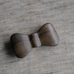 绝版 约50mmx26mm一颗价德国JIM白栎木古董色蝴蝶结领结造型纽扣