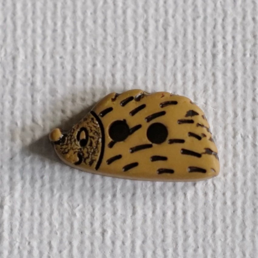 棕色底黑色刺猬速写树脂纽扣