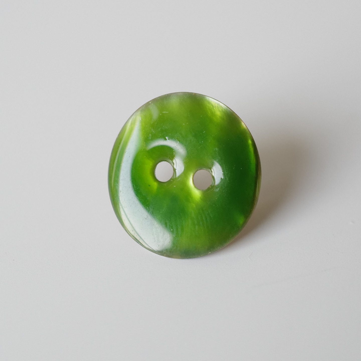 绿色树脂覆盖贝壳纽扣