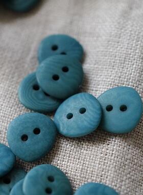 12mm 1颗价英国Textile Garden蓝绿色哑光象牙棕榈三角纽扣