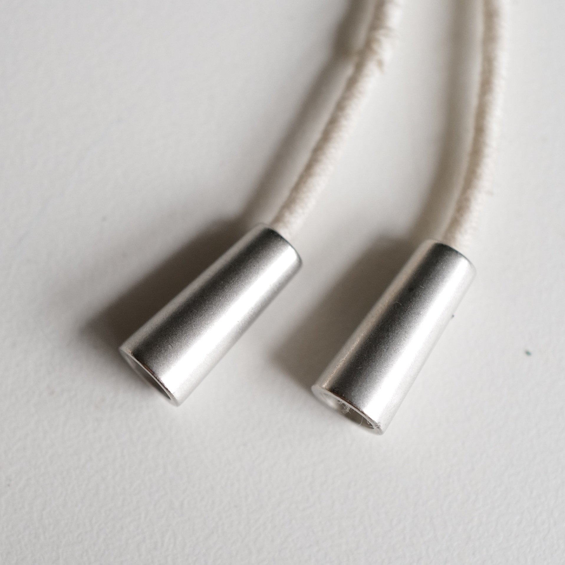 一对价银色合金抽绳吊钟