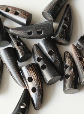 约51mm×20mm1颗英国Textile Garden深色不规则纹理牛角套索扣