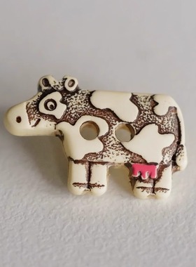 18mm宽一颗价英国Textile Garden长着粉红色乳房的奶油色奶牛纽扣