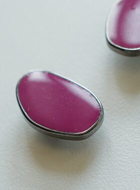 22mmx15mm1颗价英国Textile Garden光亮覆盆子玫粉树脂金属边纽扣