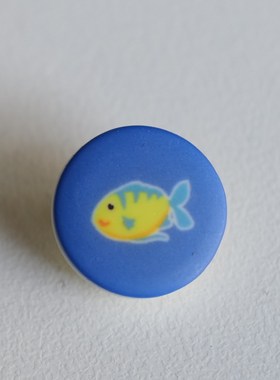 15mm一颗价德国JIM蓝底黄色小鱼图案聚酯纤维材质纽扣
