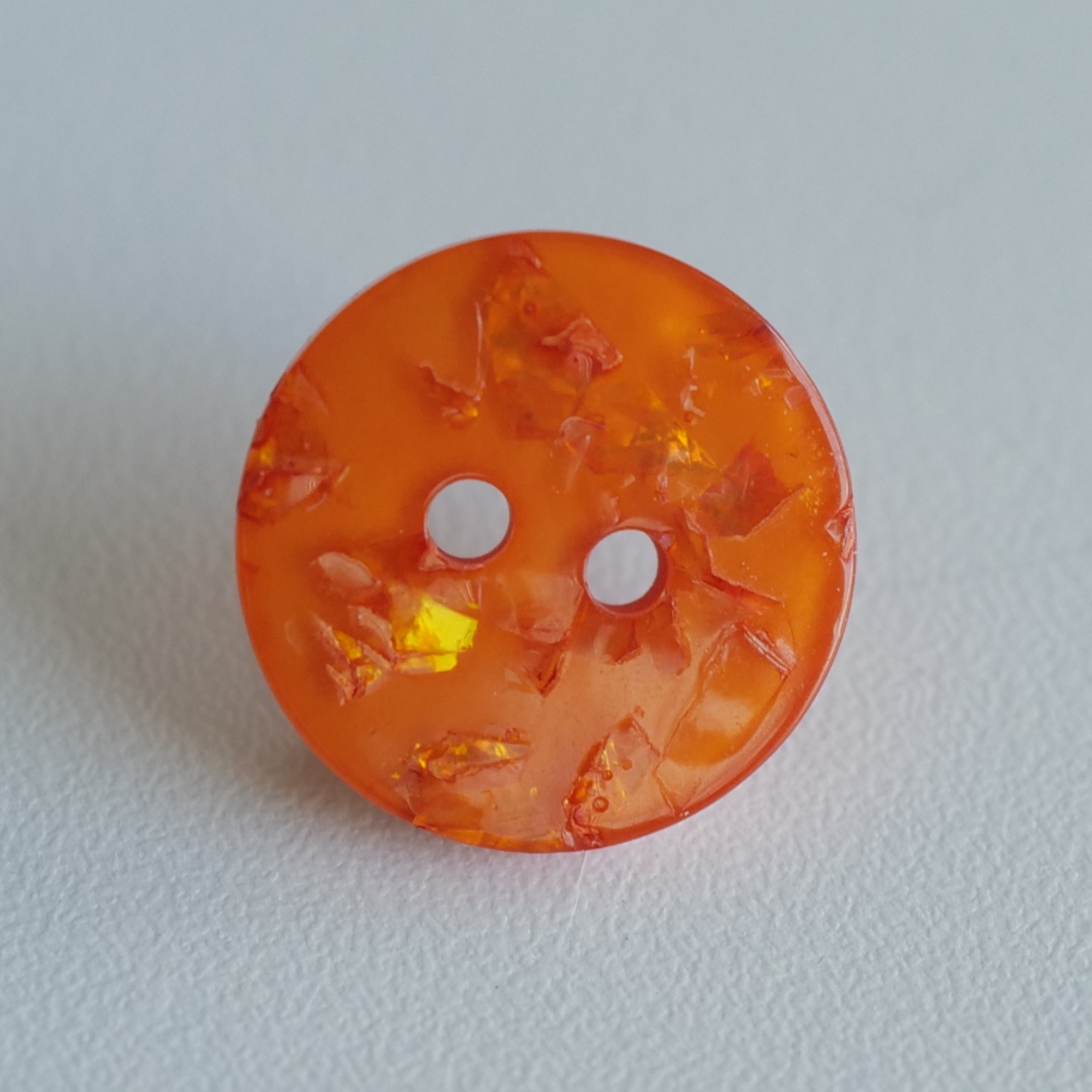 橘色闪亮涤纶纽扣15mm